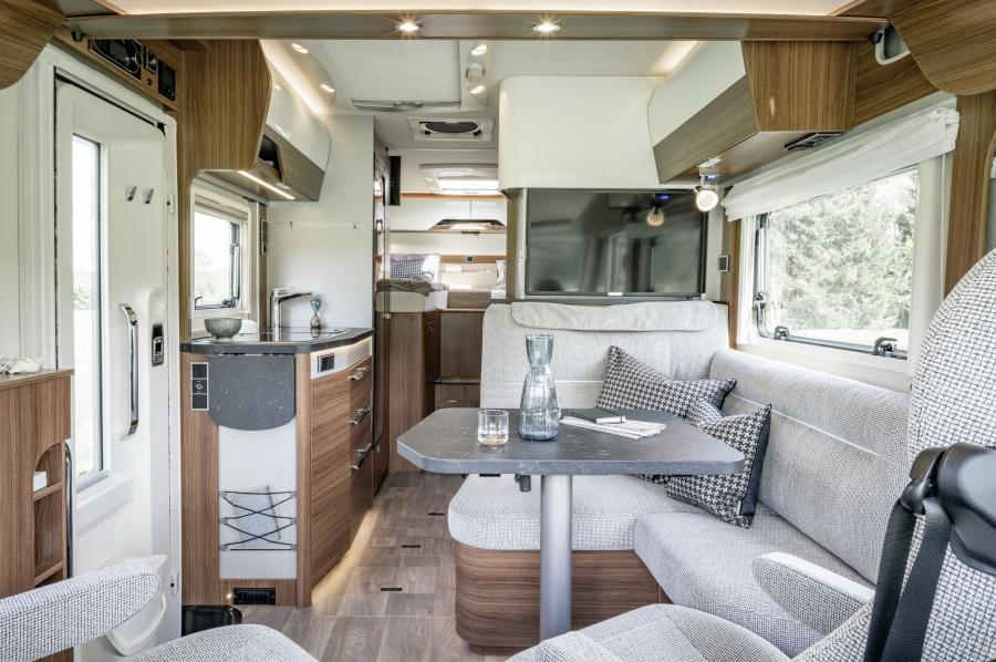 Интерьер Hymermobil B-MC 580 I 2018 года  (фото 12 из 14)